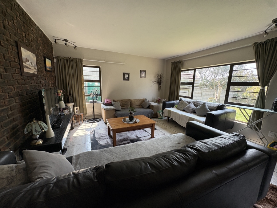 4 Bedroom Property for Sale in Beacon Bay Eastern Cape